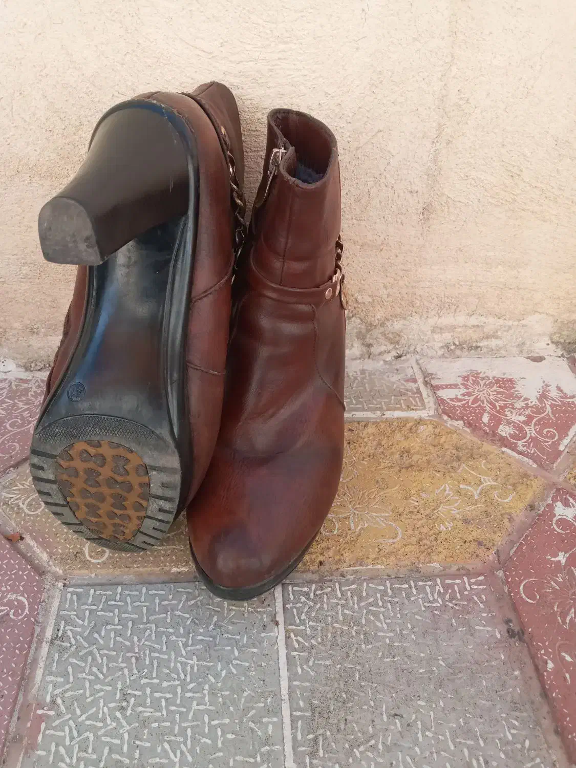 تعدادی کفش سالم درحد نو|کفش و لباس بچه|مشگین شهر, |دیوار