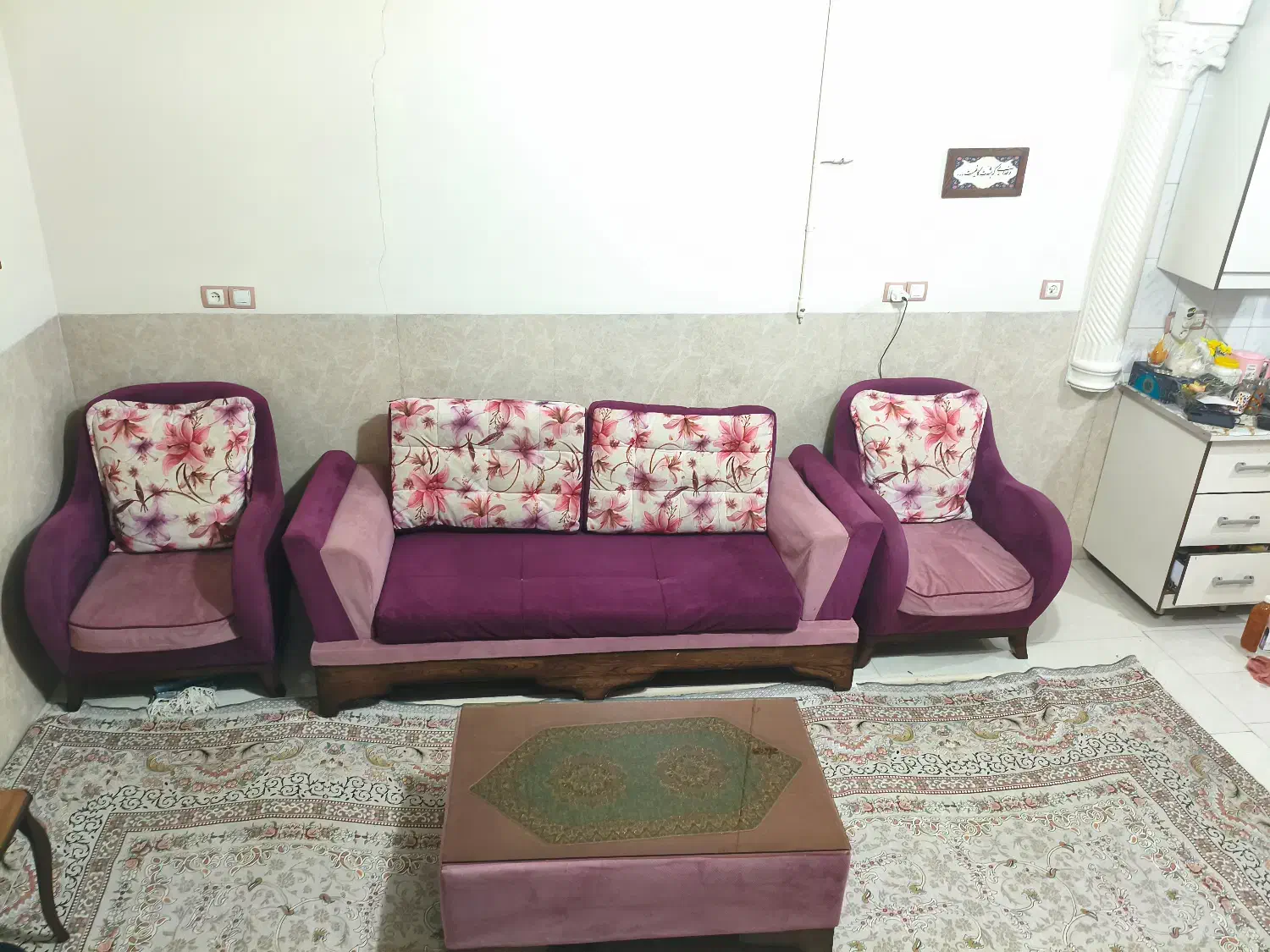 یک دست مبل ۵ نفره راحتی به همراه میز جلو تمیز|مبلمان خانگی و میز عسلی|اصفهان, وحید|دیوار