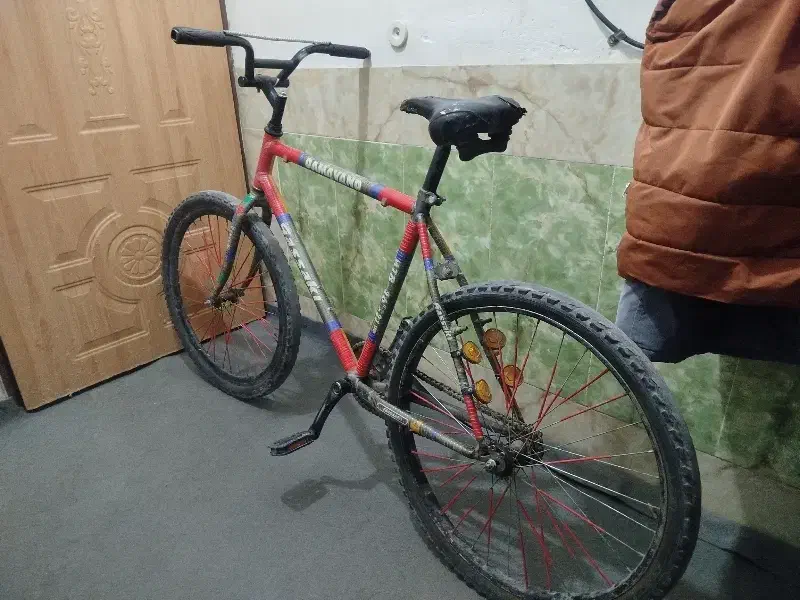 دوچرخه|دوچرخه، اسکیت، اسکوتر|خاش, |دیوار