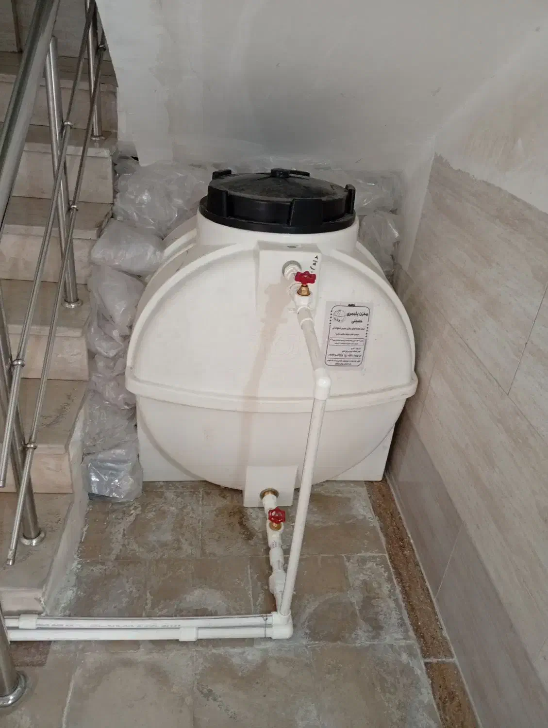 مخزن آب 1000لیتری زیر پله ای|مصالح و تجهیزات ساختمان|خاوران, |دیوار