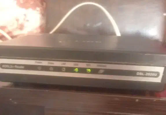 مودم D-Link خط ثابت|مودم و تجهیزات شبکه|صدرا-فارس, فاز ۲|دیوار