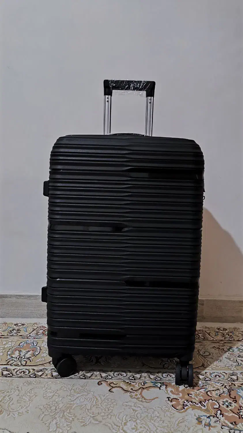 چمدان مسافرتی آکبند|کیف، کفش، کمربند|رشت, منظریه|دیوار