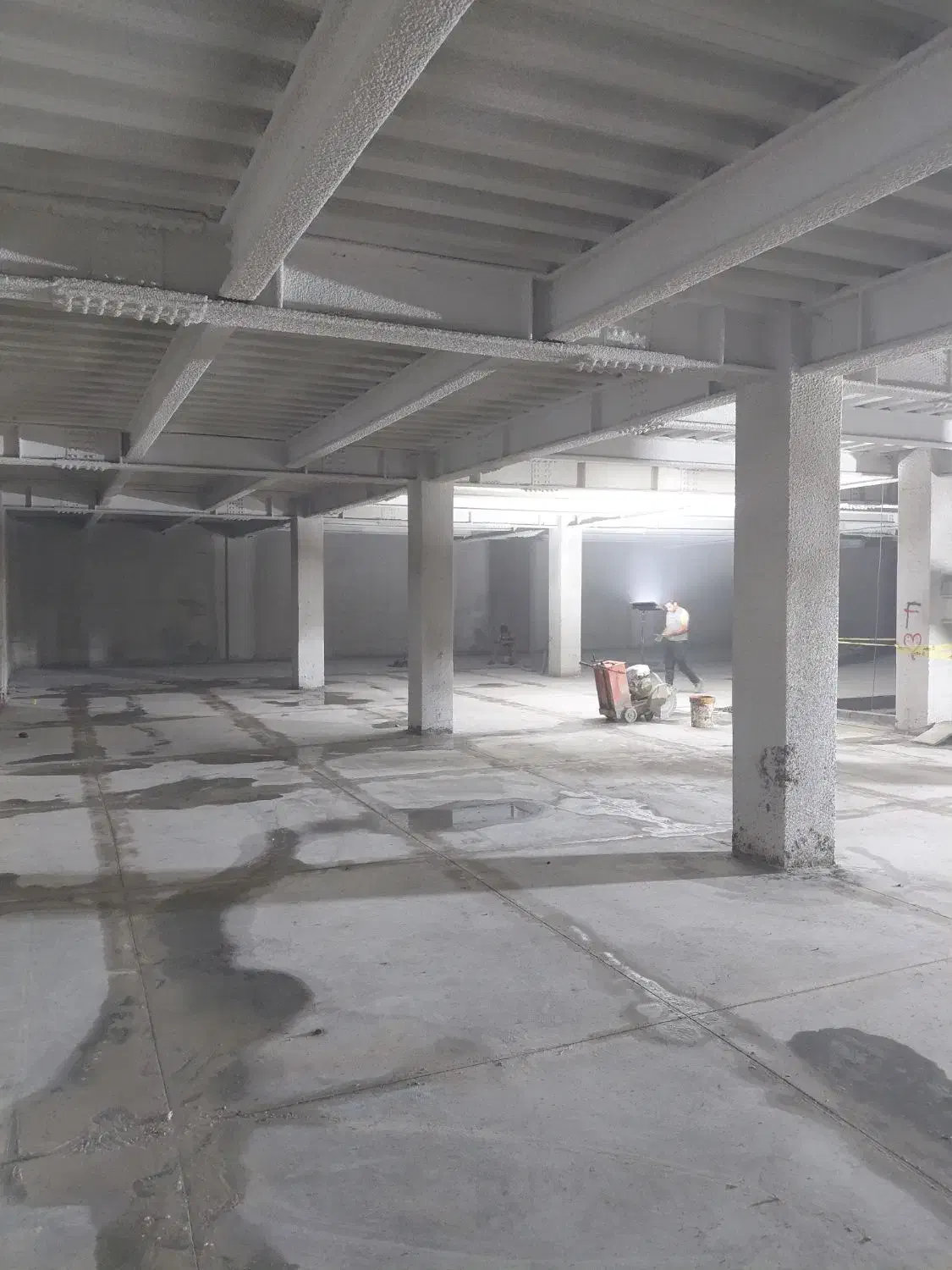 بتن ریزی کف با ماله پروانه‌ای تخصصی|خدمات پیشه و مهارت|شهرکرد, |دیوار