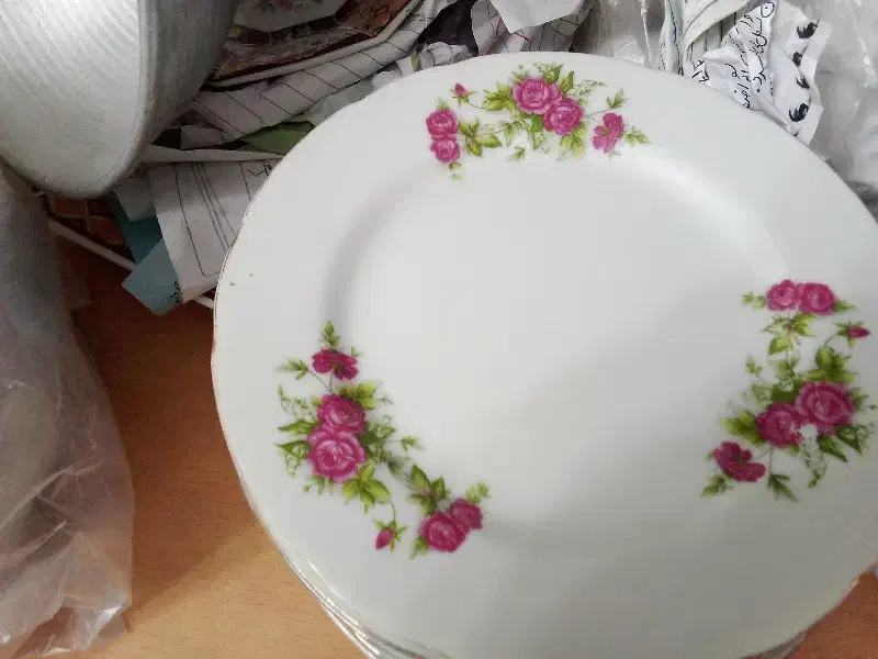 بشقاب پیش دستی وپلو خوری گلسرخی و دو عدد پیاله دیس|ظروف سرو و پذیرایی|ری, علایین|دیوار