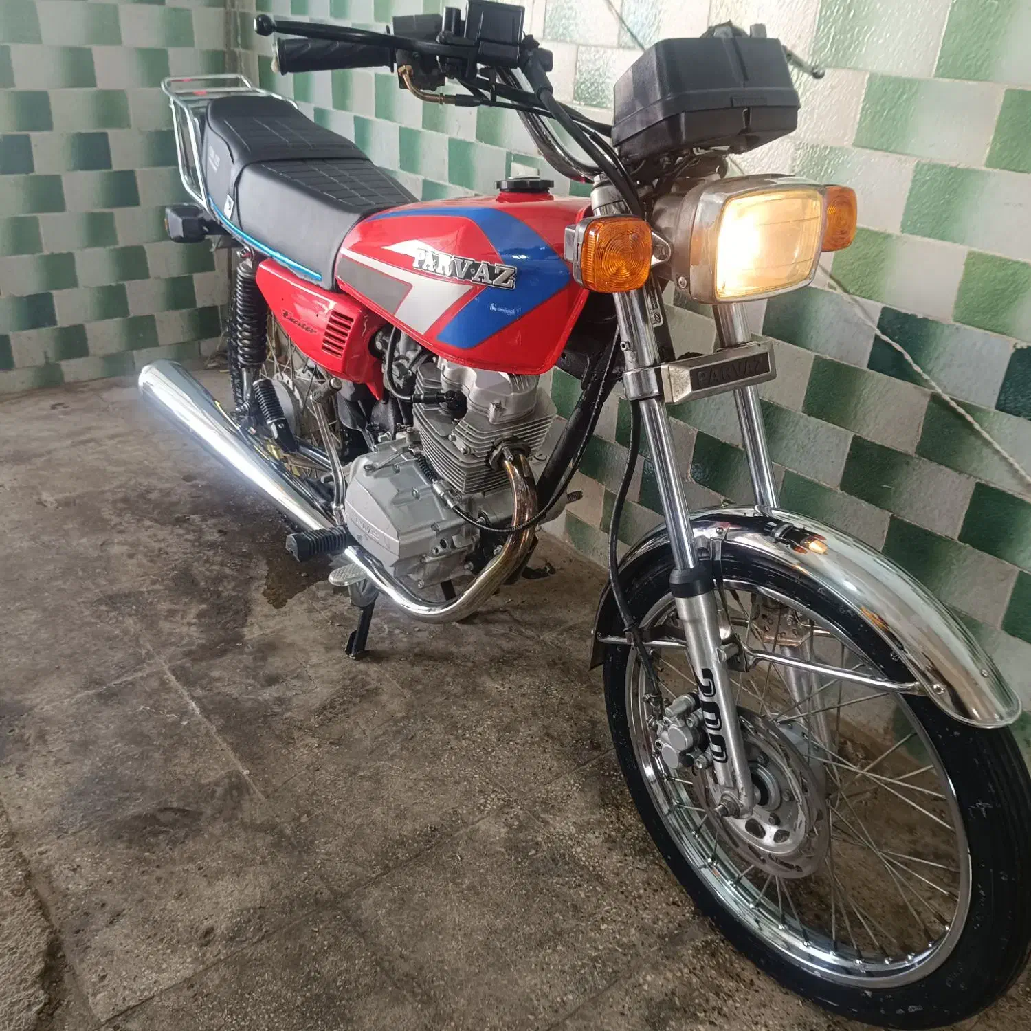 پرواز 200|موتورسیکلت|انبارآلوم, |دیوار