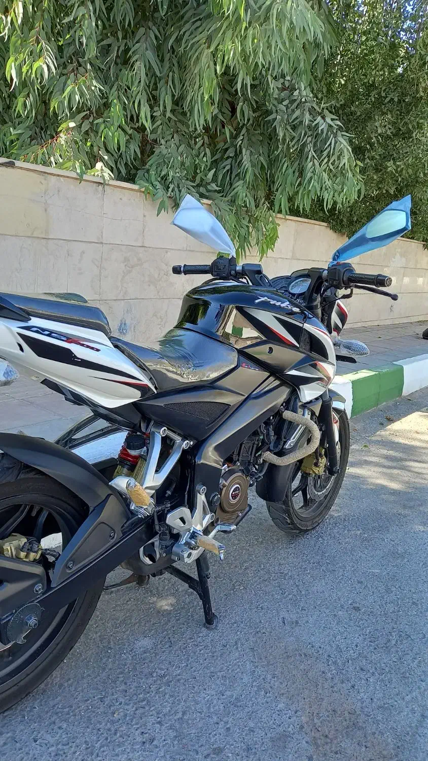 ان اس ns200 انژکتور|موتورسیکلت|قم, دروازه چوبی|دیوار