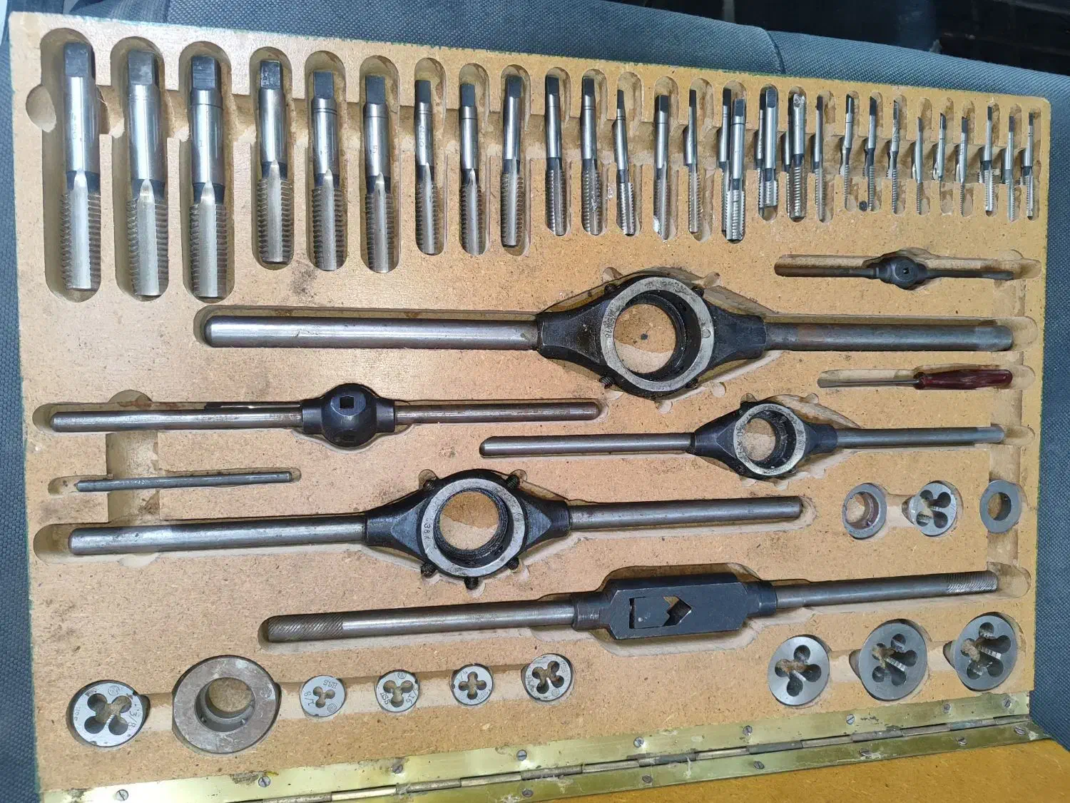 حدیده وقلاویز|ابزارآلات|کوهسار (البرز), |دیوار