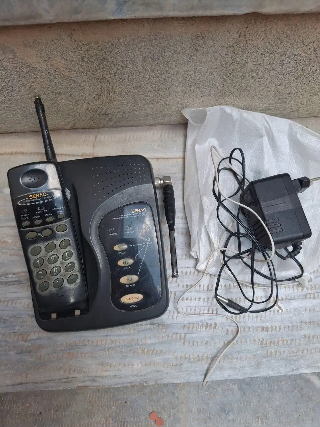 گوشی ۳۰کیلومتری باتمام وسائل جانبی|تلفن رومیزی|سمیرم, |دیوار