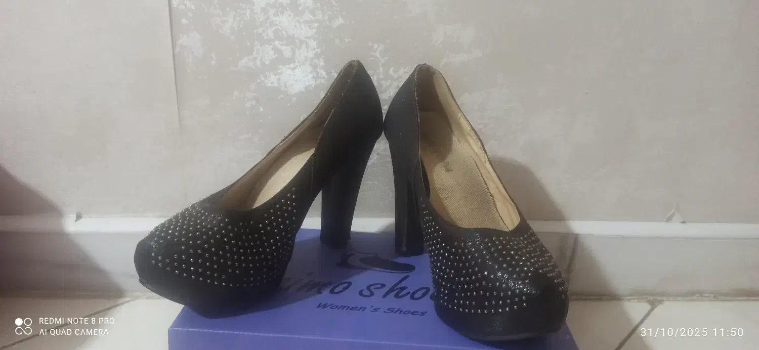 کفش مجلسی|کیف، کفش، کمربند|شیراز, ملاصدرا|دیوار