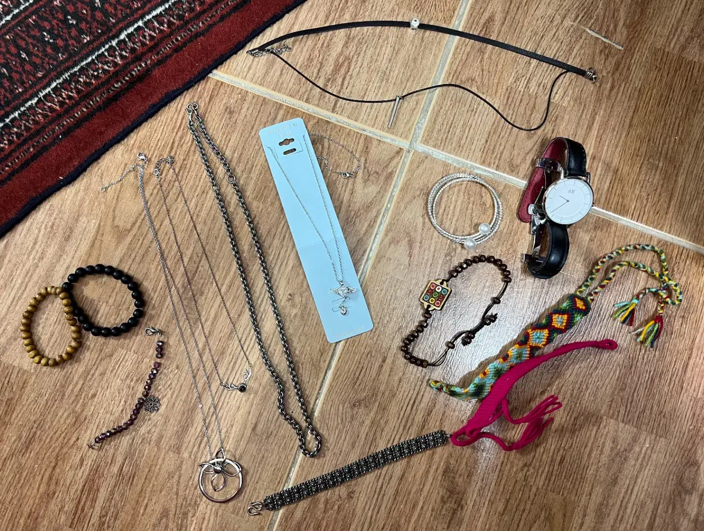 گردنبند و ست و انگشتر|بدلیجات|گنبد کاووس, |دیوار