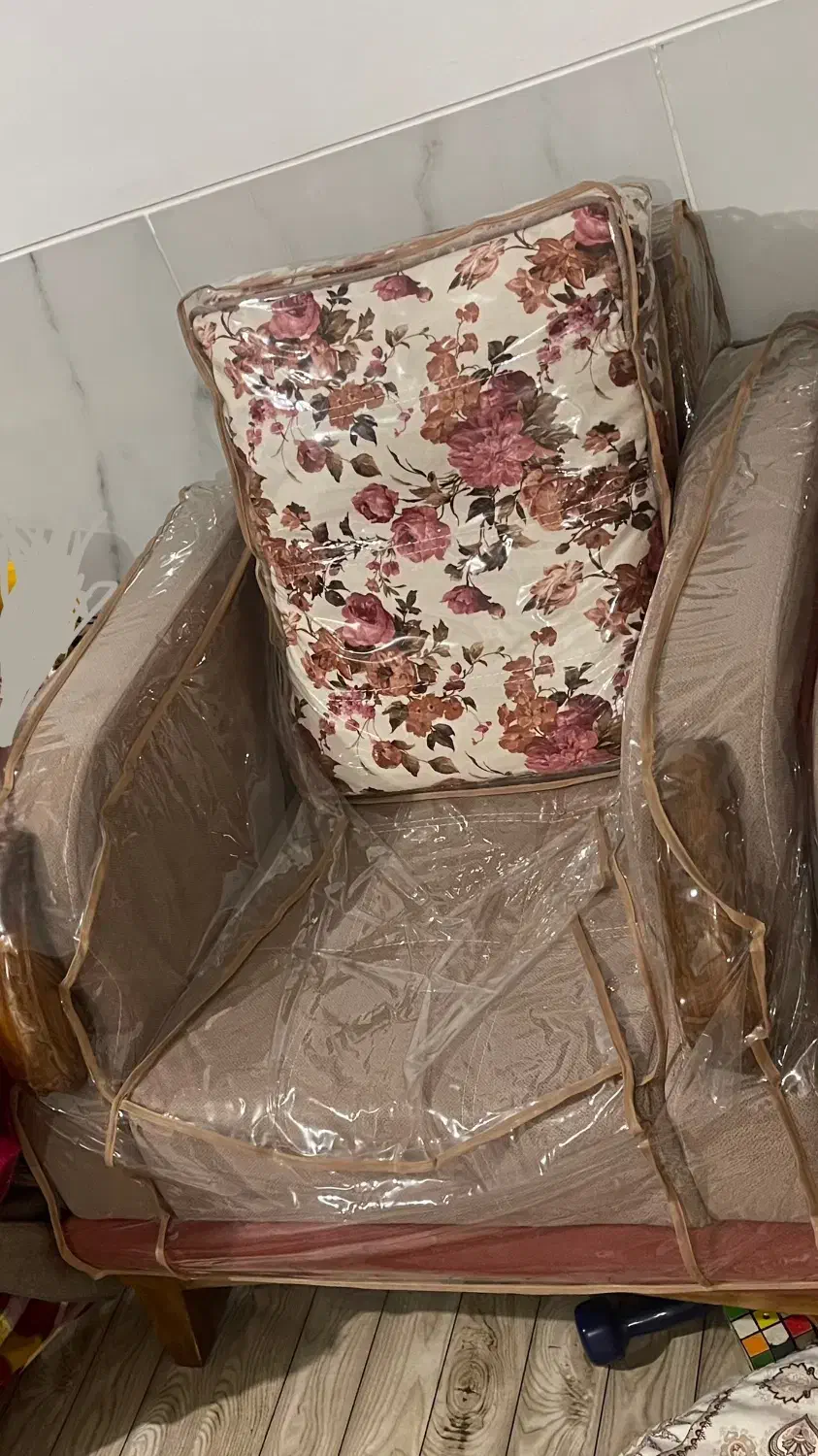 مبل ۷ نفره به همراه میز و سه عدد بخاری گازی|مبلمان خانگی و میز عسلی|لنجان, |دیوار