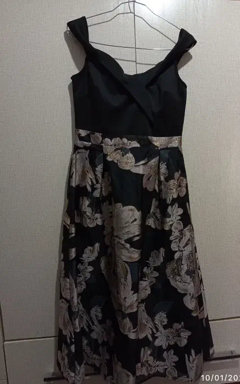 تعدادی لباس مجلسی دخترانه و زنانه|لباس|نهاوند, |دیوار