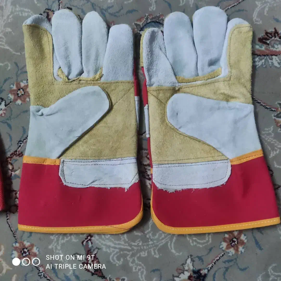 تعدادی دستکش چرمی و پلاستیکی|ابزارآلات|کرج, شهرک بنفشه|دیوار