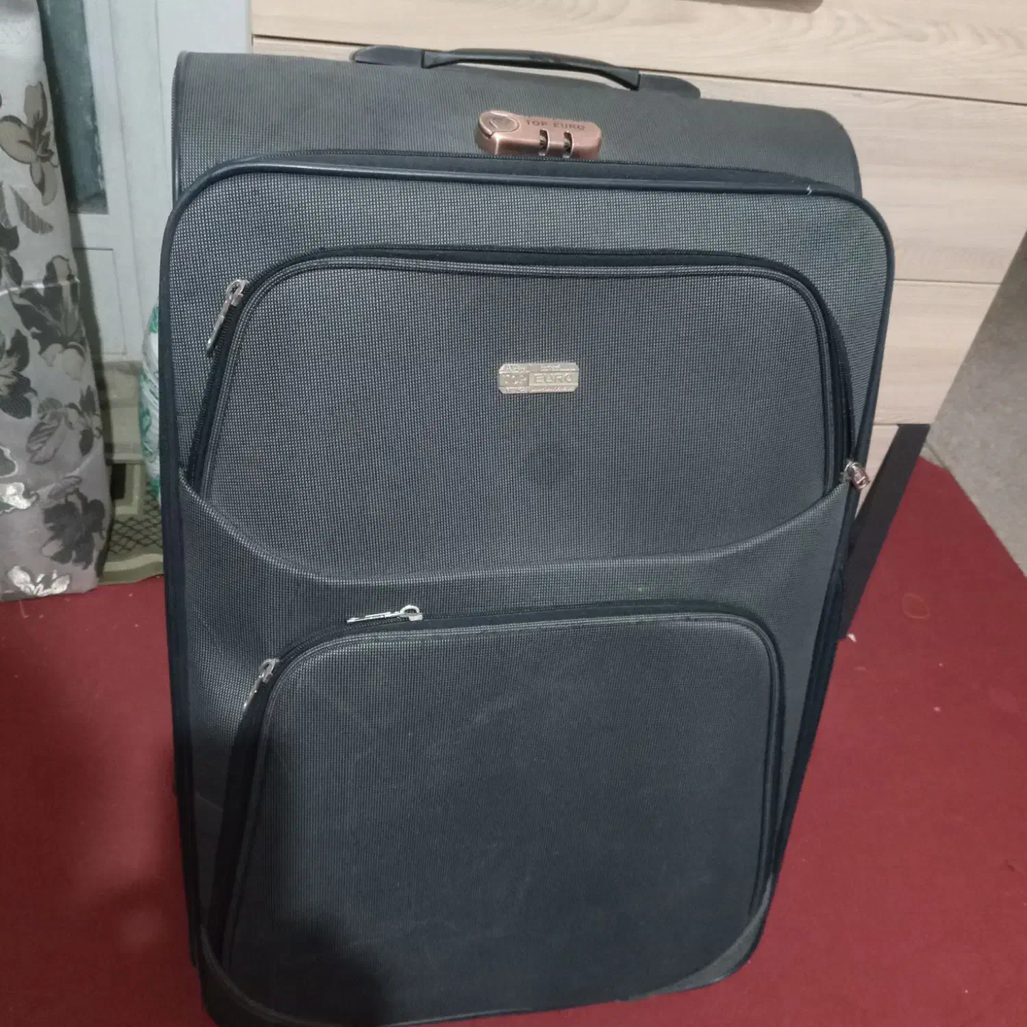 دو عدد چمدان بزرگ|کیف، کفش، کمربند|شاهین‌شهر, برخوار غرب|دیوار