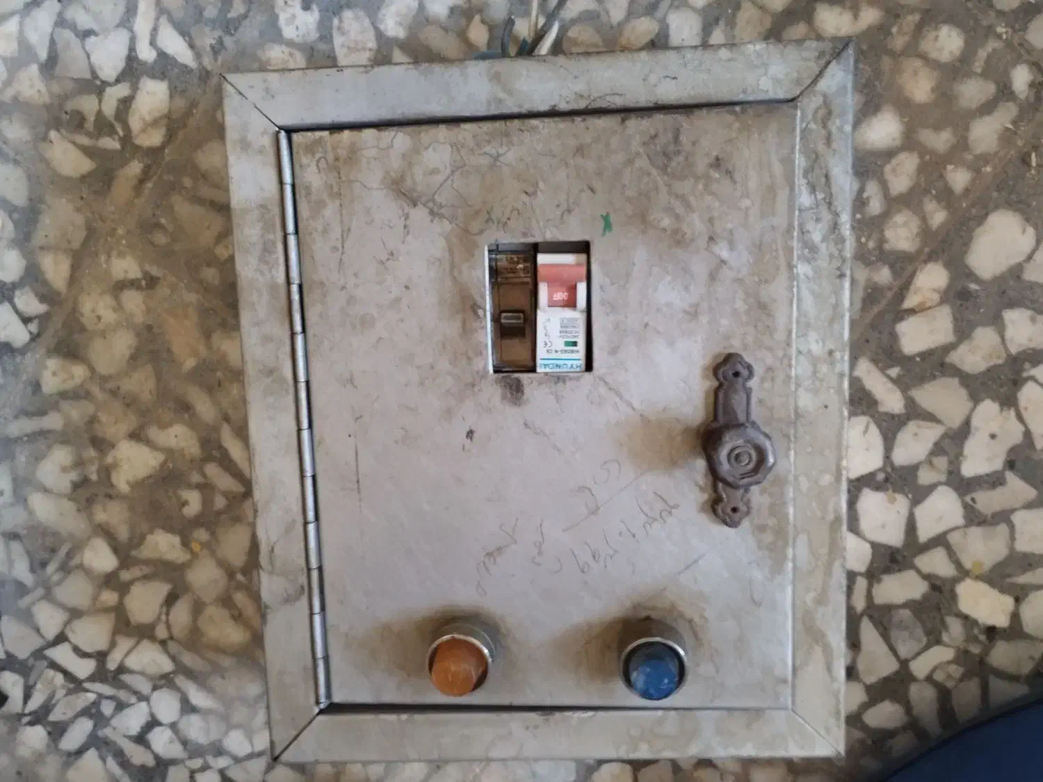 جعبه فیوز،فیوز،کنتاتور.دو شاخ پریز|سایر لوازم برقی|کرمان, |دیوار