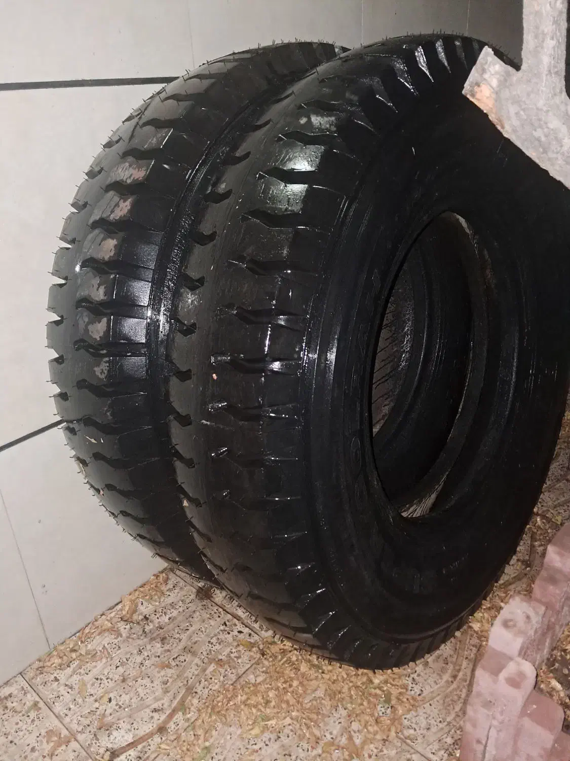 یک جفت لاستیک روکش گرم گل عقب کارنکرده۲۴ ۱۲|قطعات یدکی و لوازم جانبی|محمدیه-قزوین, |دیوار