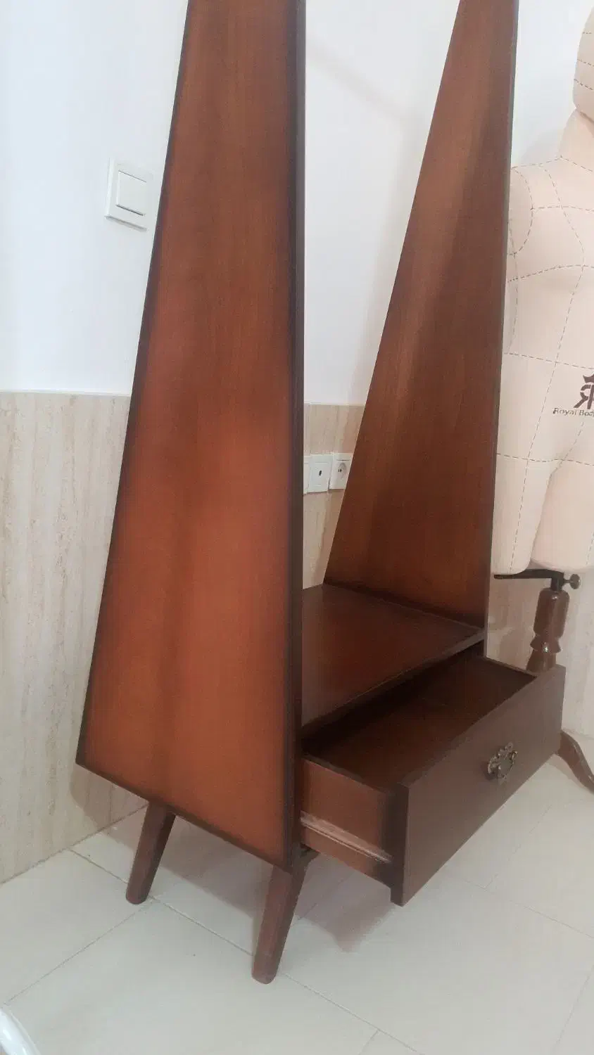 رگال لباس چوبی|بندرخت و رخت‌آویز|پاکدشت, پاکدشت (مامازند)|دیوار