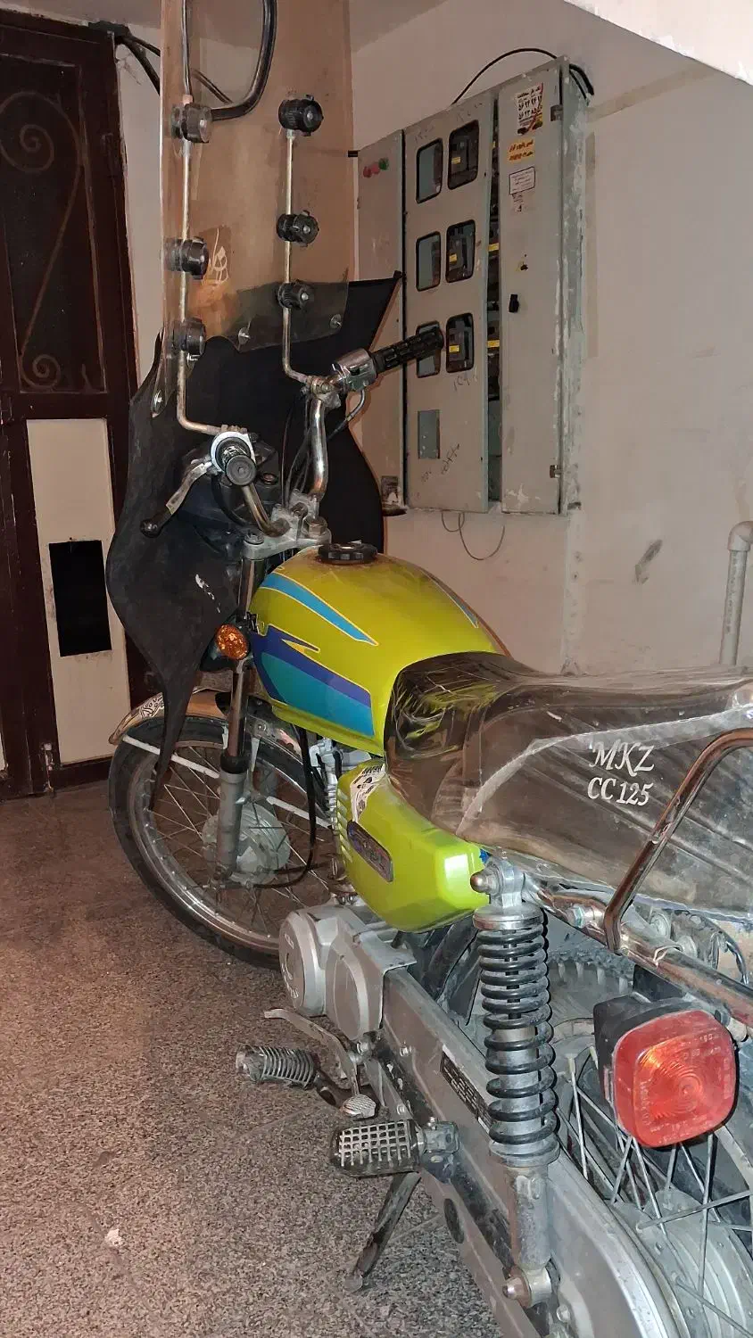 موتورهندا۱۲۵|موتورسیکلت|پرند, فاز ۵|دیوار