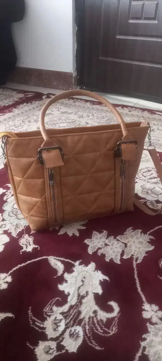 کیف|کیف، کفش، کمربند|دورود, |دیوار