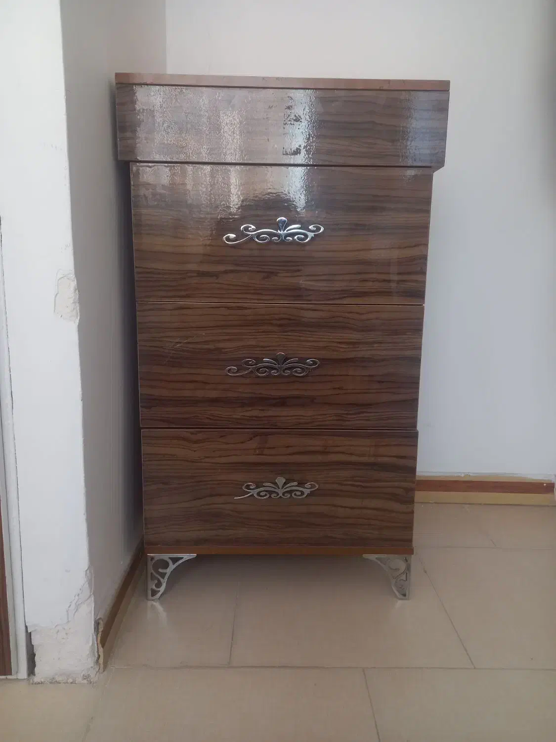 دراور|جاکفشی، کمد، دراور|پرند, فاز ۴|دیوار