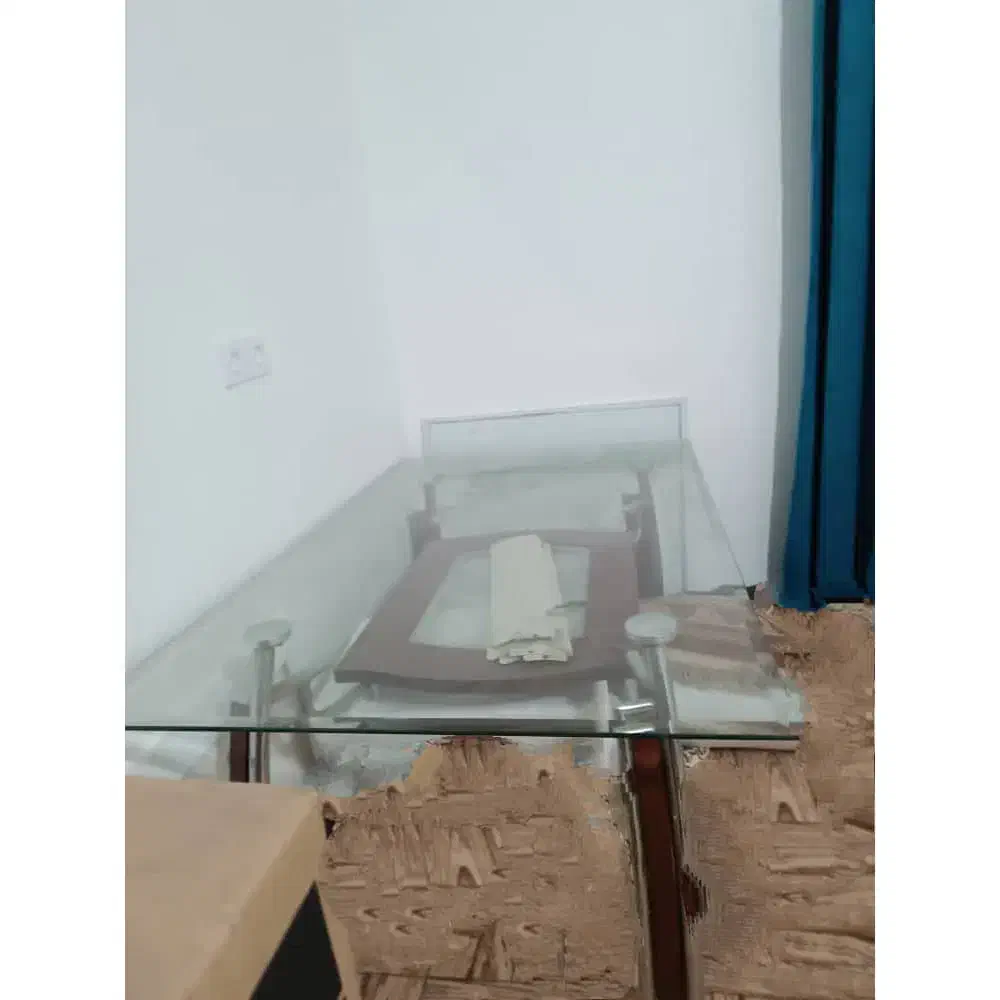 میز غذای خوری در حدی نو بدون صندلی|میز و صندلی غذاخوری|چغادک, |دیوار