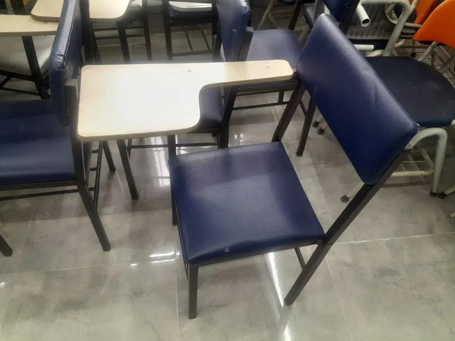 صندلی تکنفره دسته دار|صندلی و نیمکت|زنجان, |دیوار