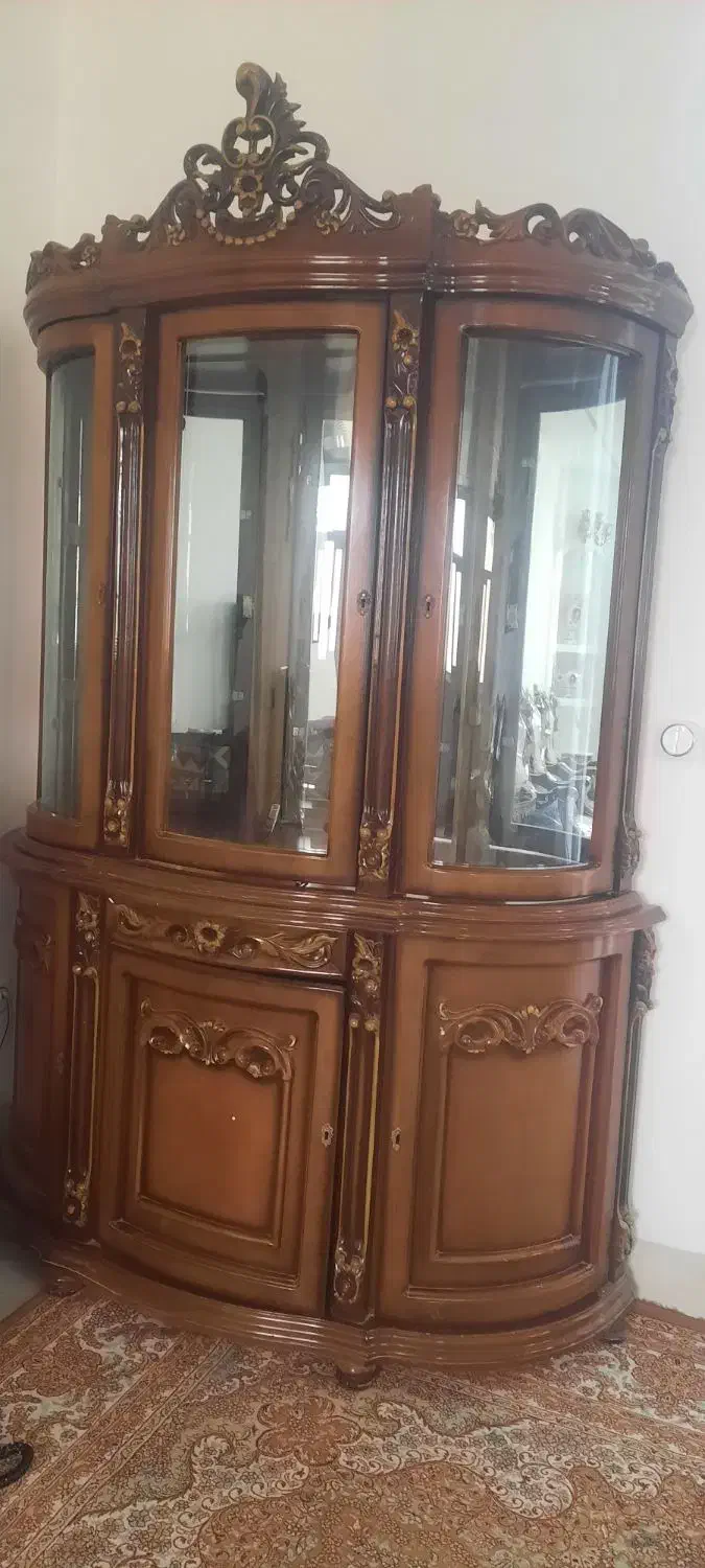 ویترین چوب وآیینه|بوفه، ویترین، کنسول|قم, طلاب غیر ایرانی|دیوار