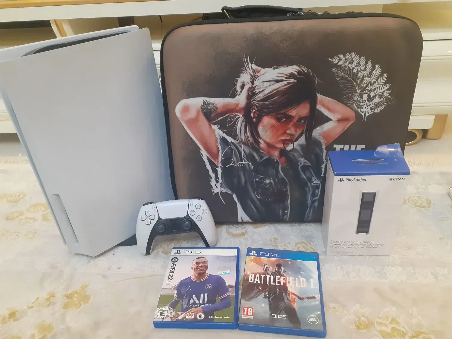 ps5 همراه با پایه شارژ کیف و دیسک بازی دلخواه|کنسول، بازی ویدئویی و آنلاین|تهران, شهرک شریعتی|دیوار