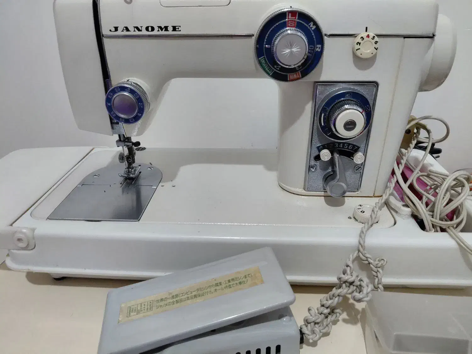 چرخ خیاطی وگلدوزی|چرخ خیاطی و ریسندگی|اردبیل, |دیوار