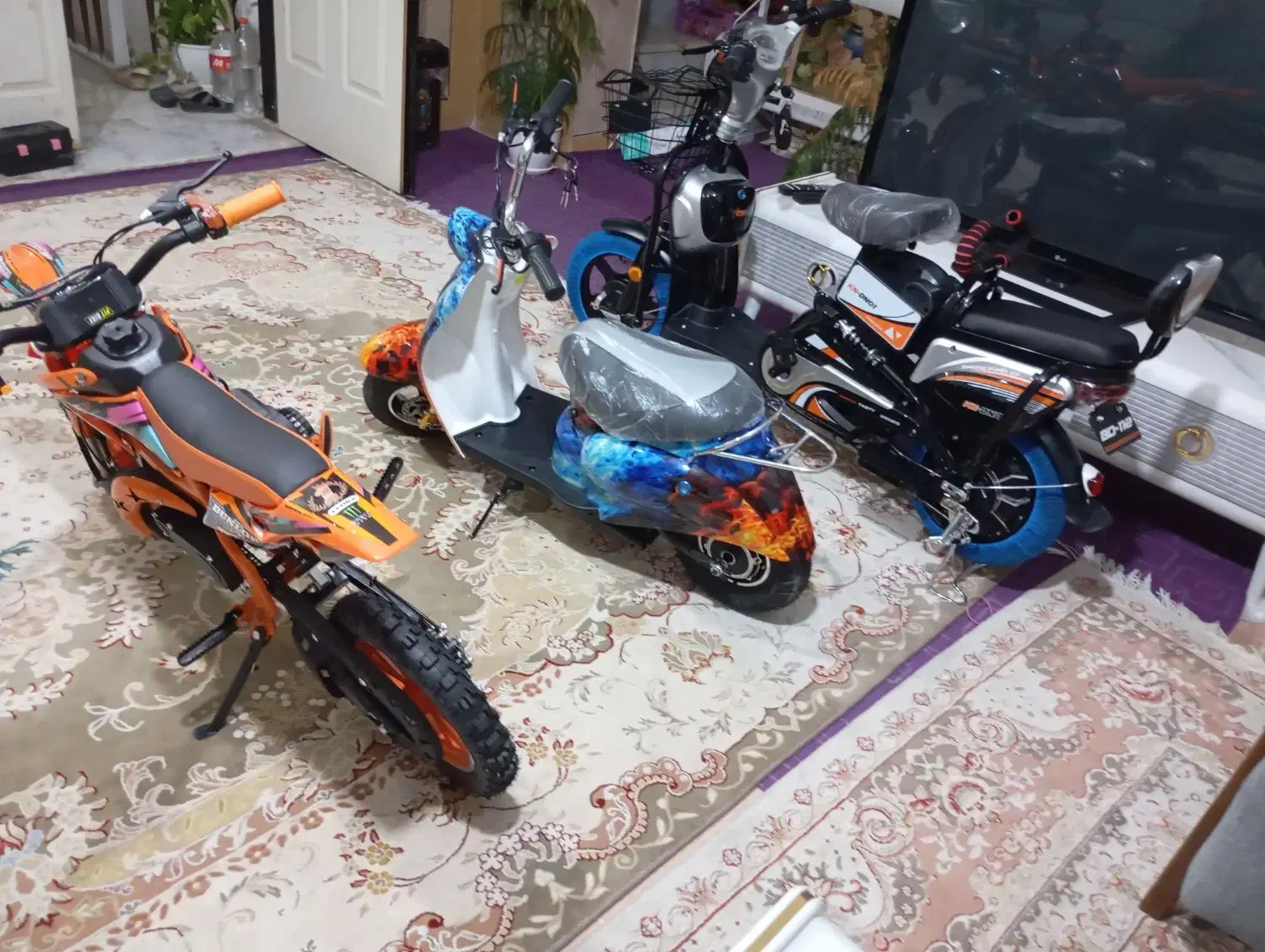 اسکوتر|دوچرخه، اسکیت، اسکوتر|نی‌ریز, |دیوار