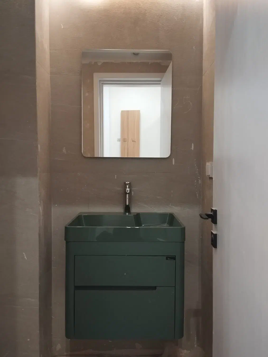 تاسیسات کار|خدمات پیشه و مهارت|کیش, |دیوار