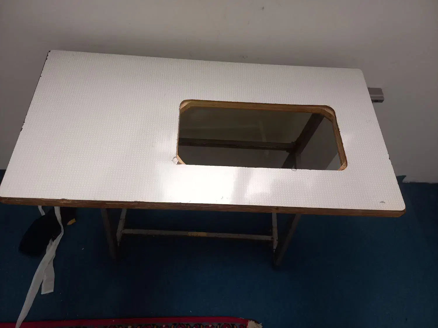 میز چرخ خیاطی|لوازم خیاطی و بافتنی|شیروان (خراسان), |دیوار