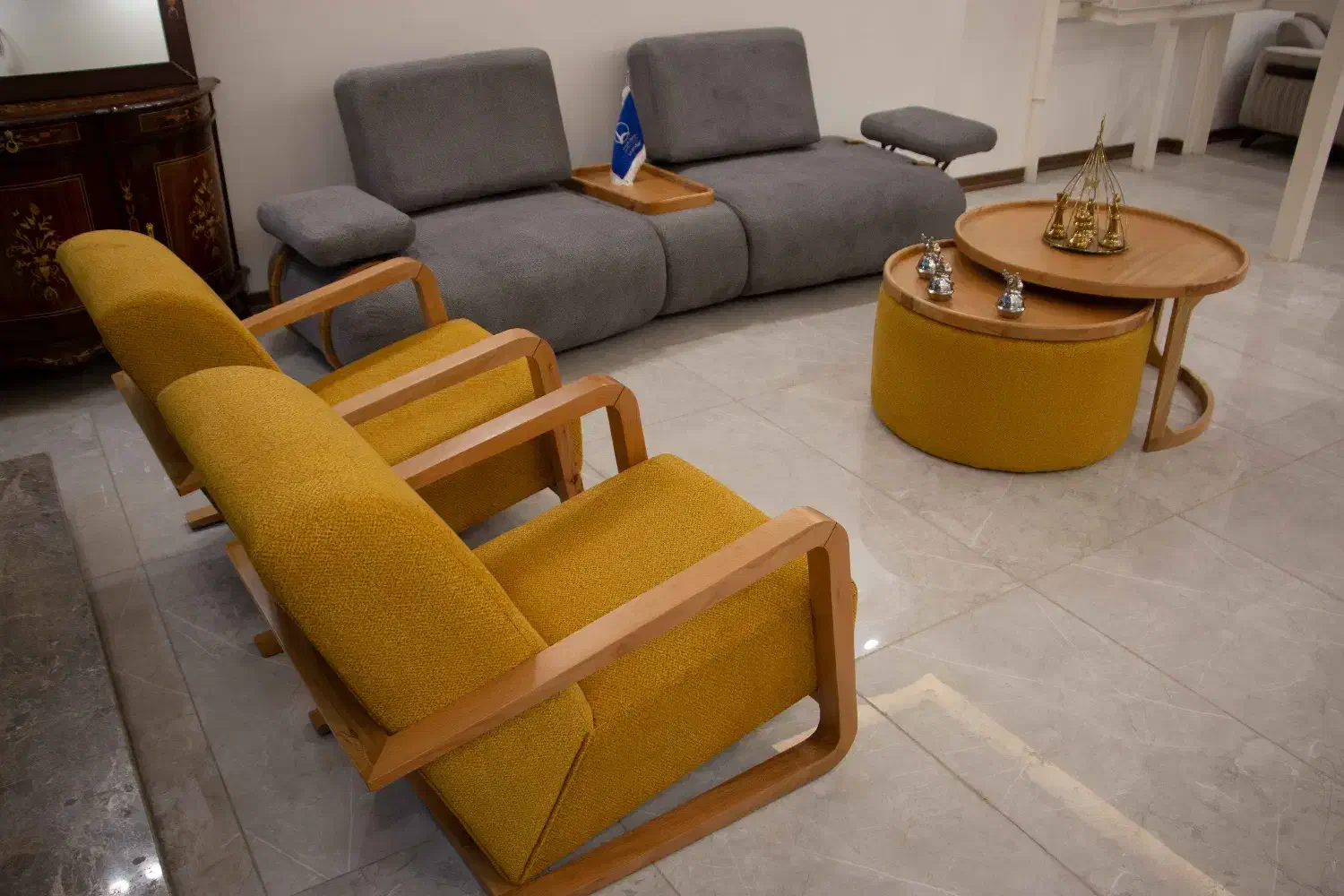 مبل تختخوابشو نیم ست تک رنگ با جلو مبلی|مبلمان خانگی و میز عسلی|قم, قلعه صدری|دیوار