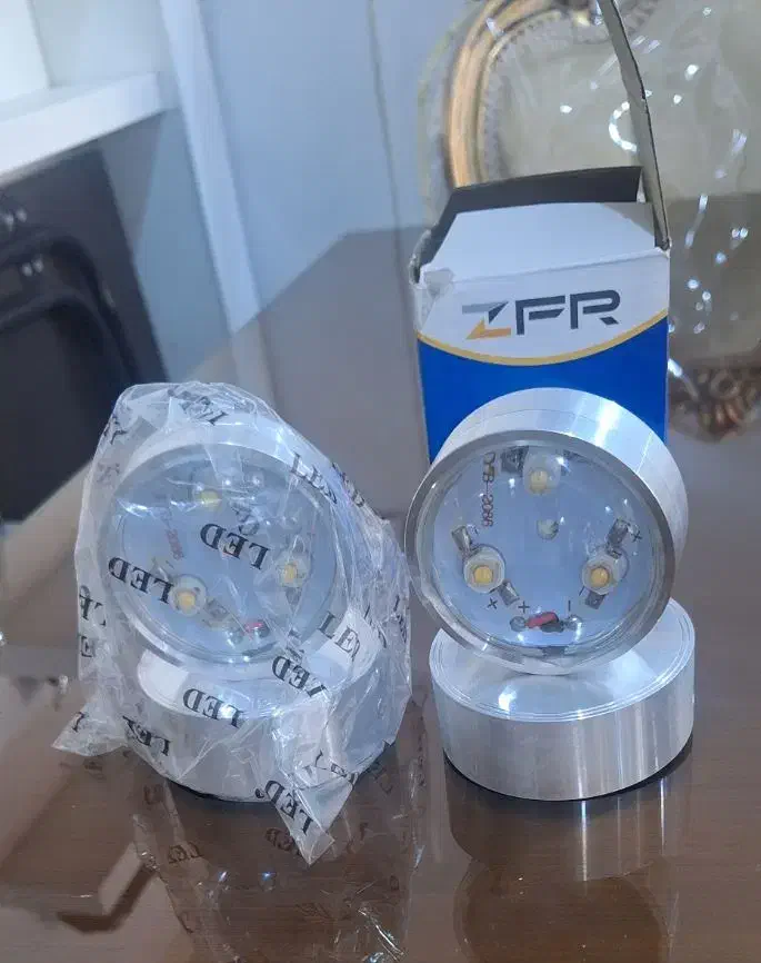 یک جفت چراغ روشنایی LED ال ای دی پایه دار|لامپ و چراغ|تهران, سید خندان (جلفا)|دیوار