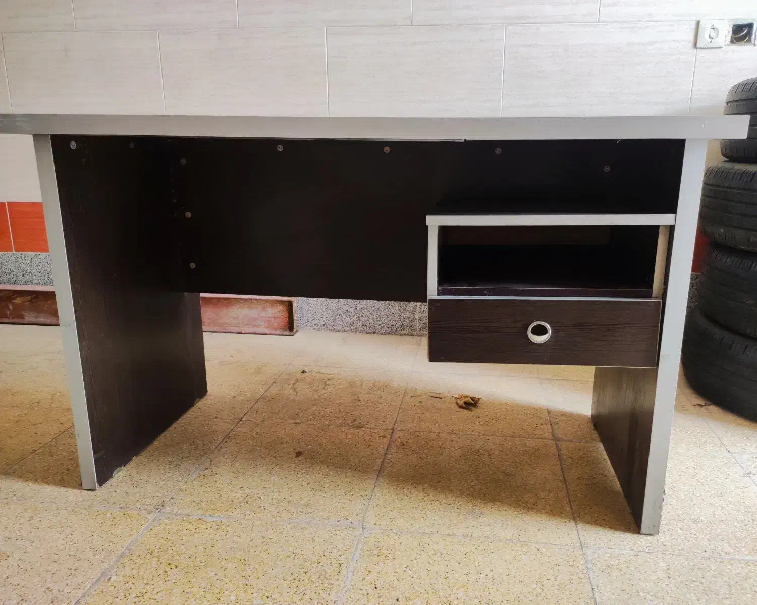 میز|میز تحریر و کامپیوتر|فلاورجان, |دیوار