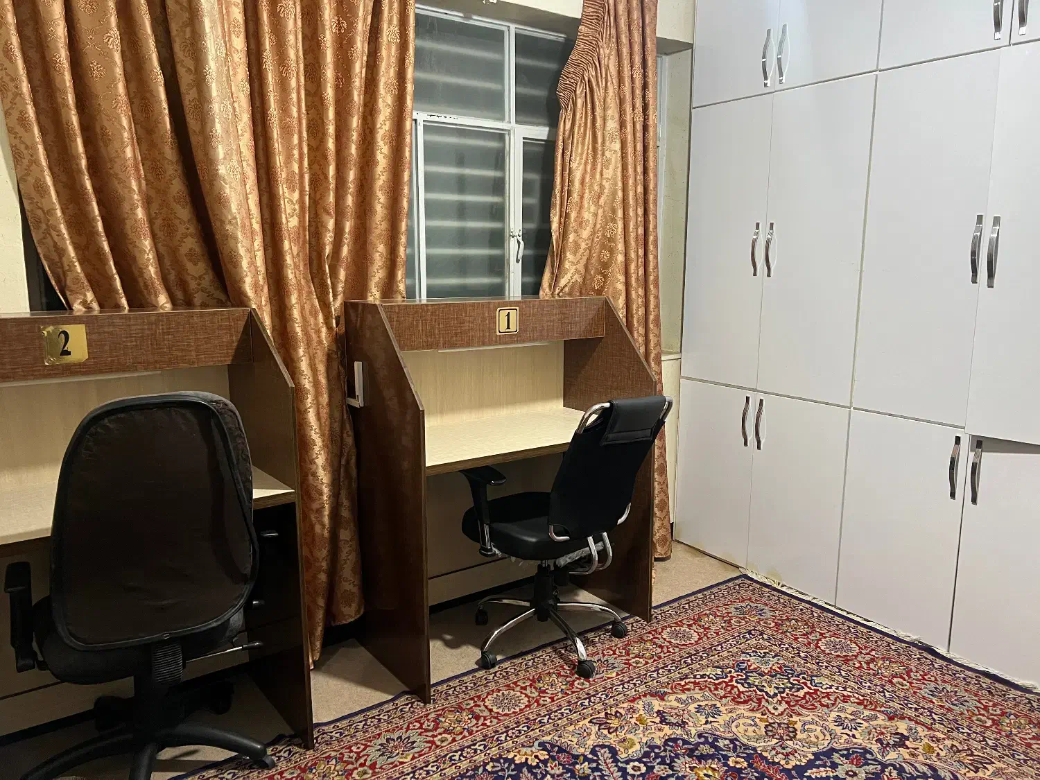 فروش به صورت عمده و جزیی تعدادی میز|میز تحریر و کامپیوتر|یاسوج, |دیوار