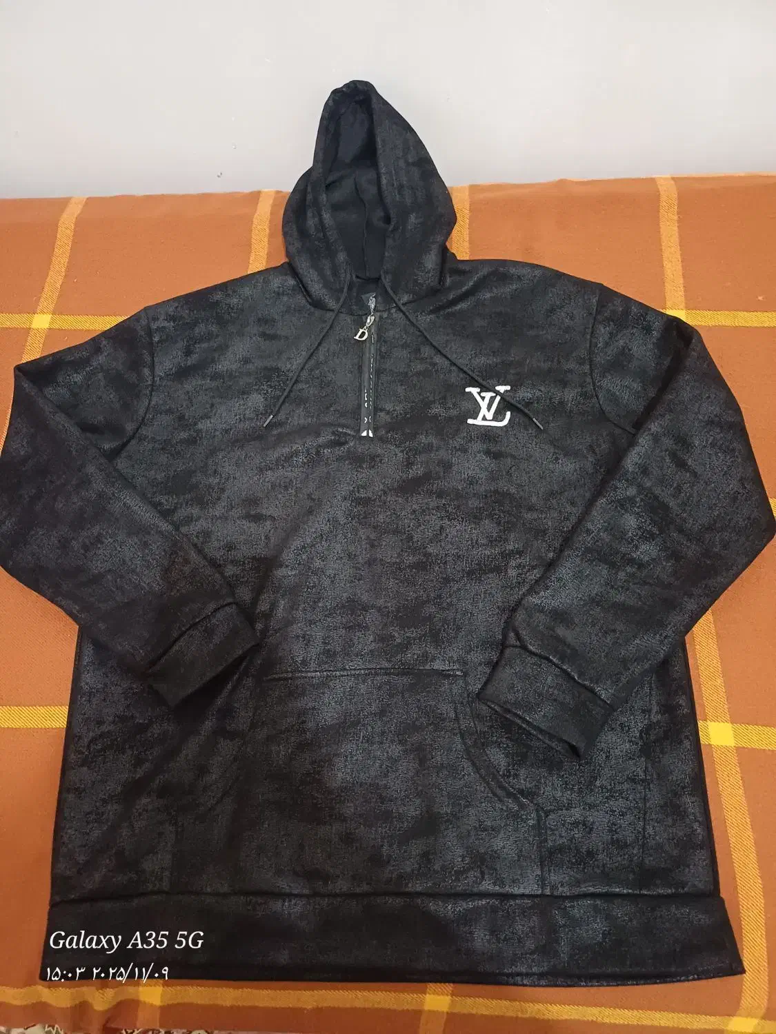 لباس پاییزی در حد نو|لباس|فومن, |دیوار