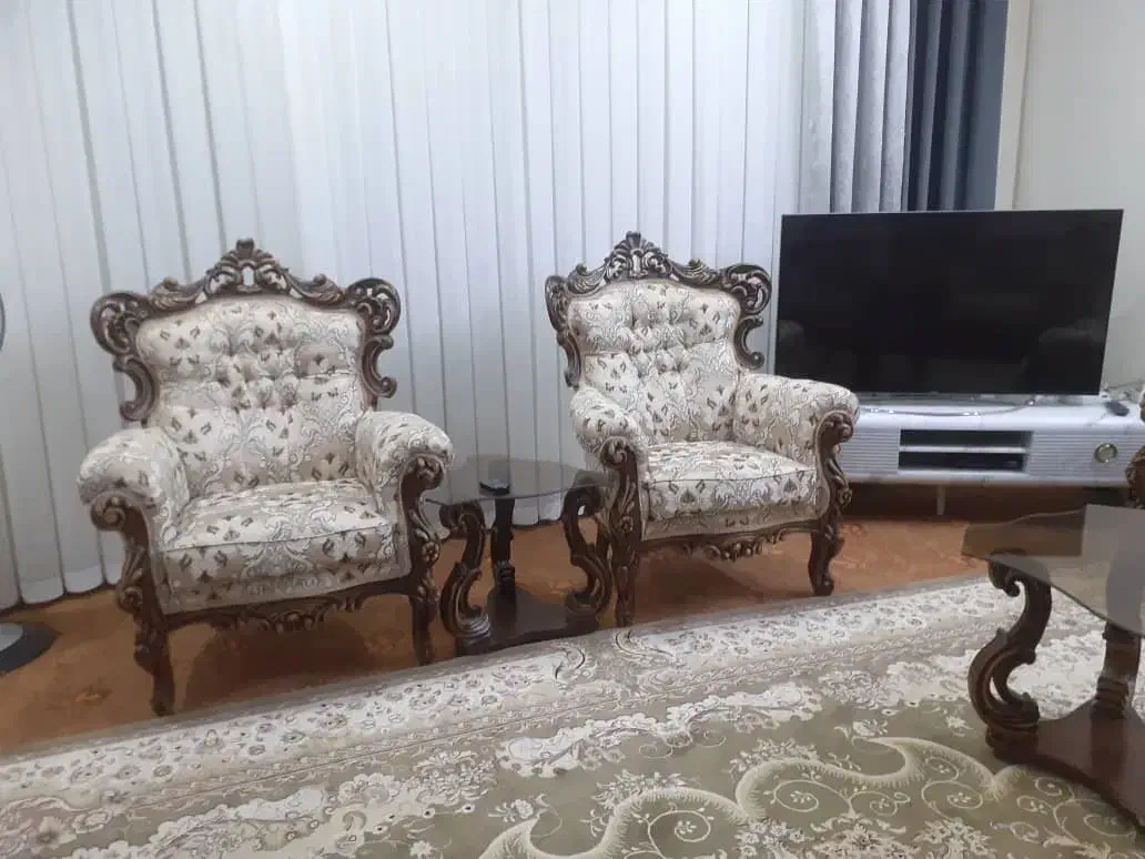 مبل کلاسیک راحتی بهمراه ناهارخوری زیر قیمت|مبلمان خانگی و میز عسلی|شاهینشهر, خانه کارگر|دیوار