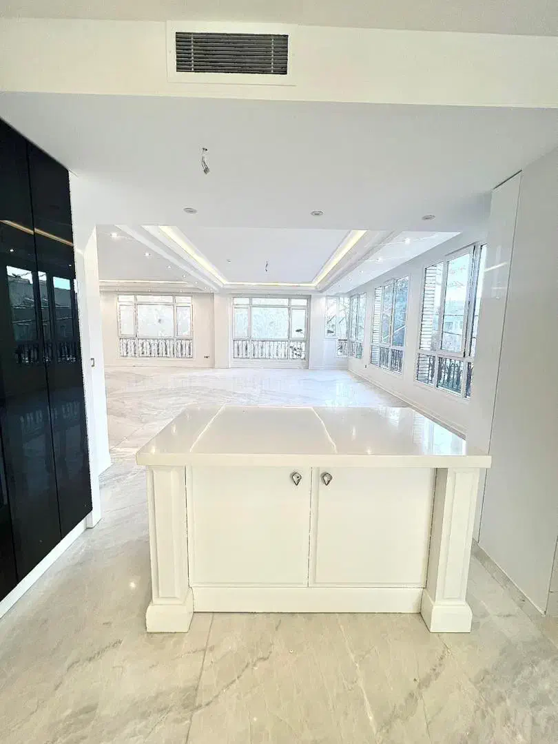 ۱۶۵ متر ۳ خواب تکواحدی ژورنالی/۲ پارکینگ سندی