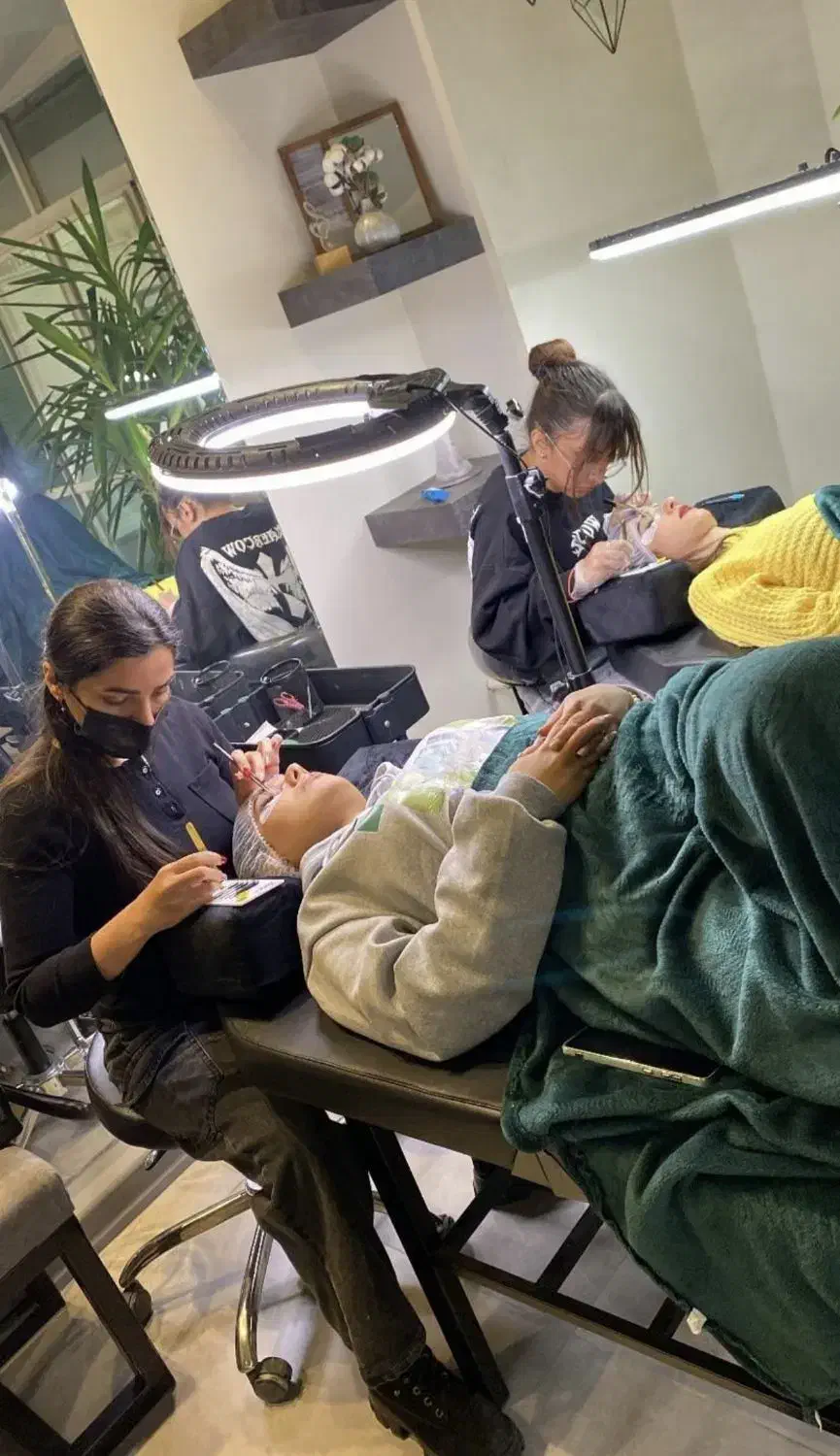 تخفیف ۵۰درصدی آموزش اکستنشن مژه|خدمات آرایشگری و زیبایی|تربتحیدریه, کاشانی|دیوار