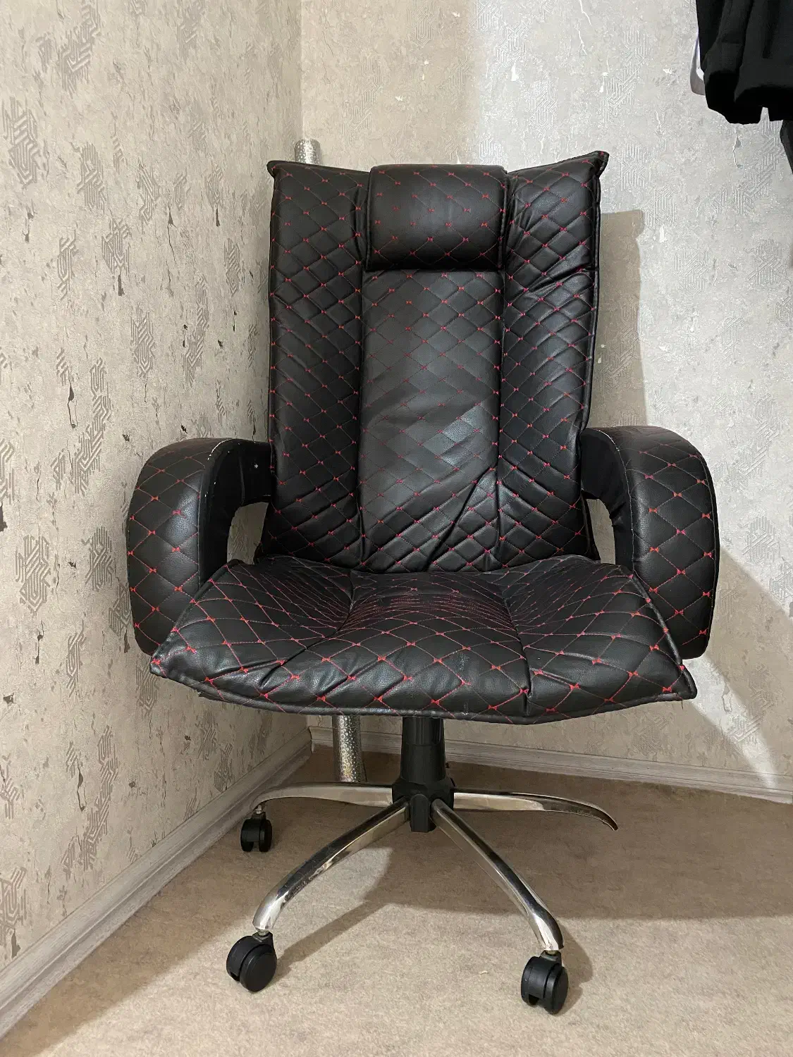 صندلی گردون|صندلی و نیمکت|اردبیل, |دیوار