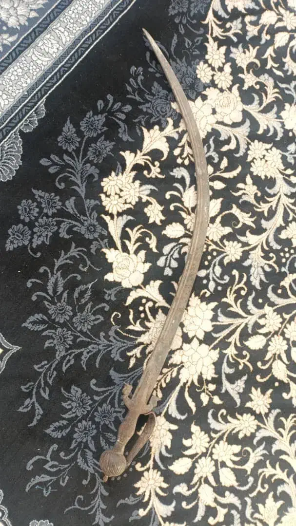 شمشیر عتیقه|کلکسیون اشیاء عتیقه|ری, سرتخت|دیوار