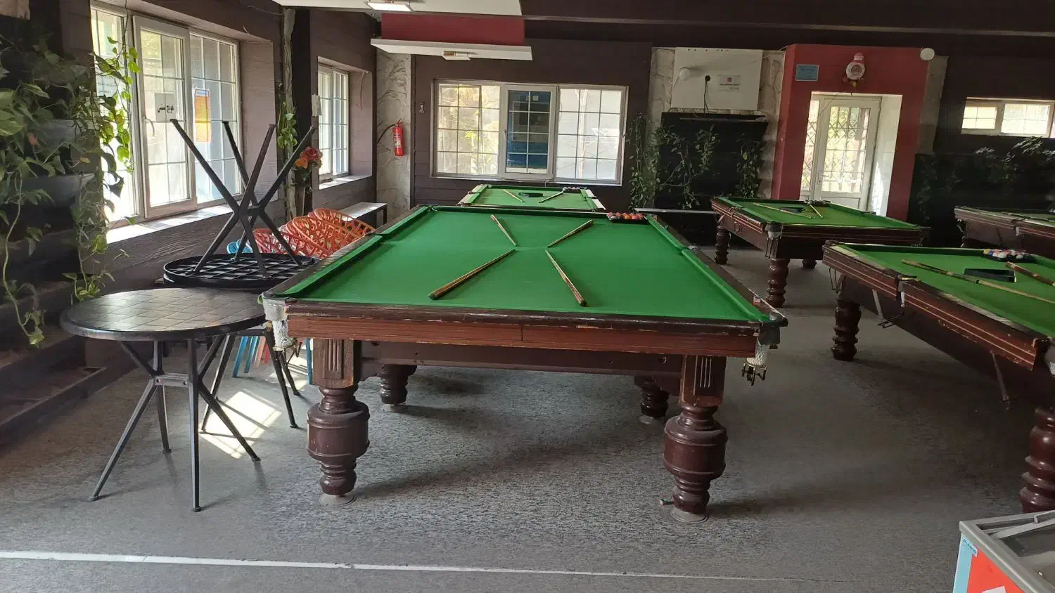 بهیکنفراقاجهتکافهبیلیاردنیازمندیم|استخدام خدمات فروشگاه و رستوران|تهران, ولنجک|دیوار