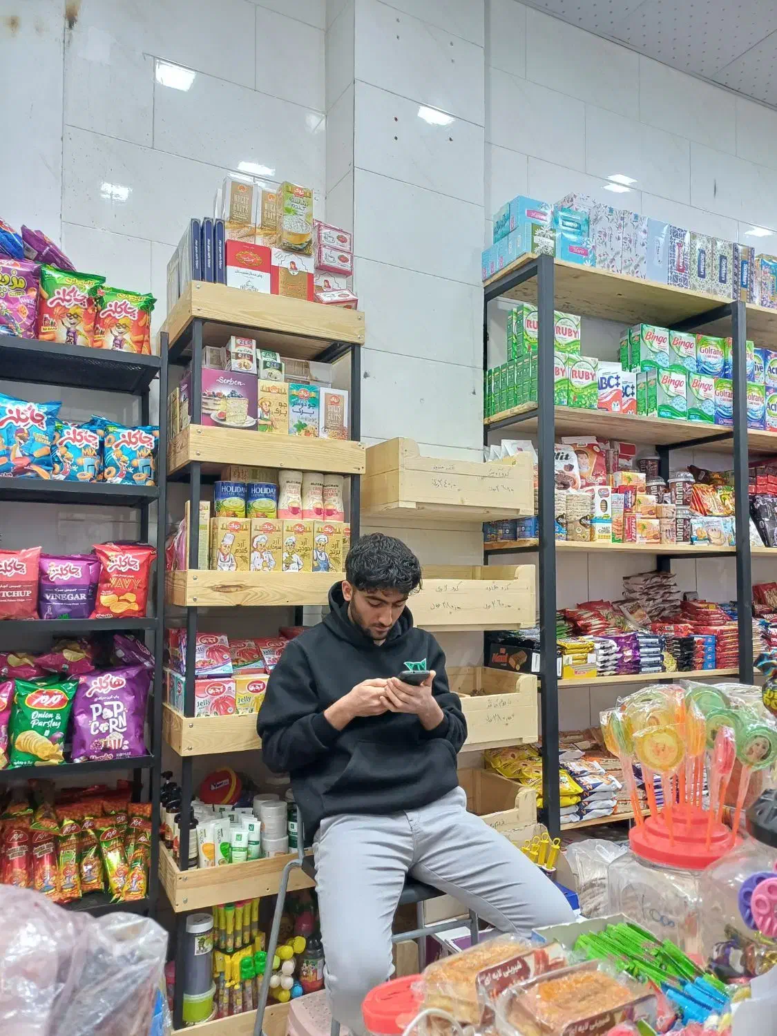 دکور چوب و فلز فروشگاهی|فروشگاه و مغازه|داراب, |دیوار