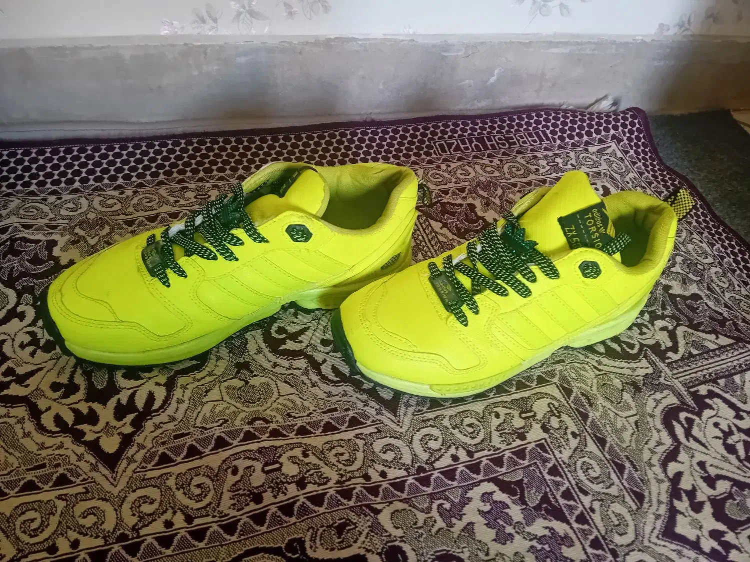 کفش آدیداس|کیف، کفش، کمربند|فردیس, نگارستان|دیوار