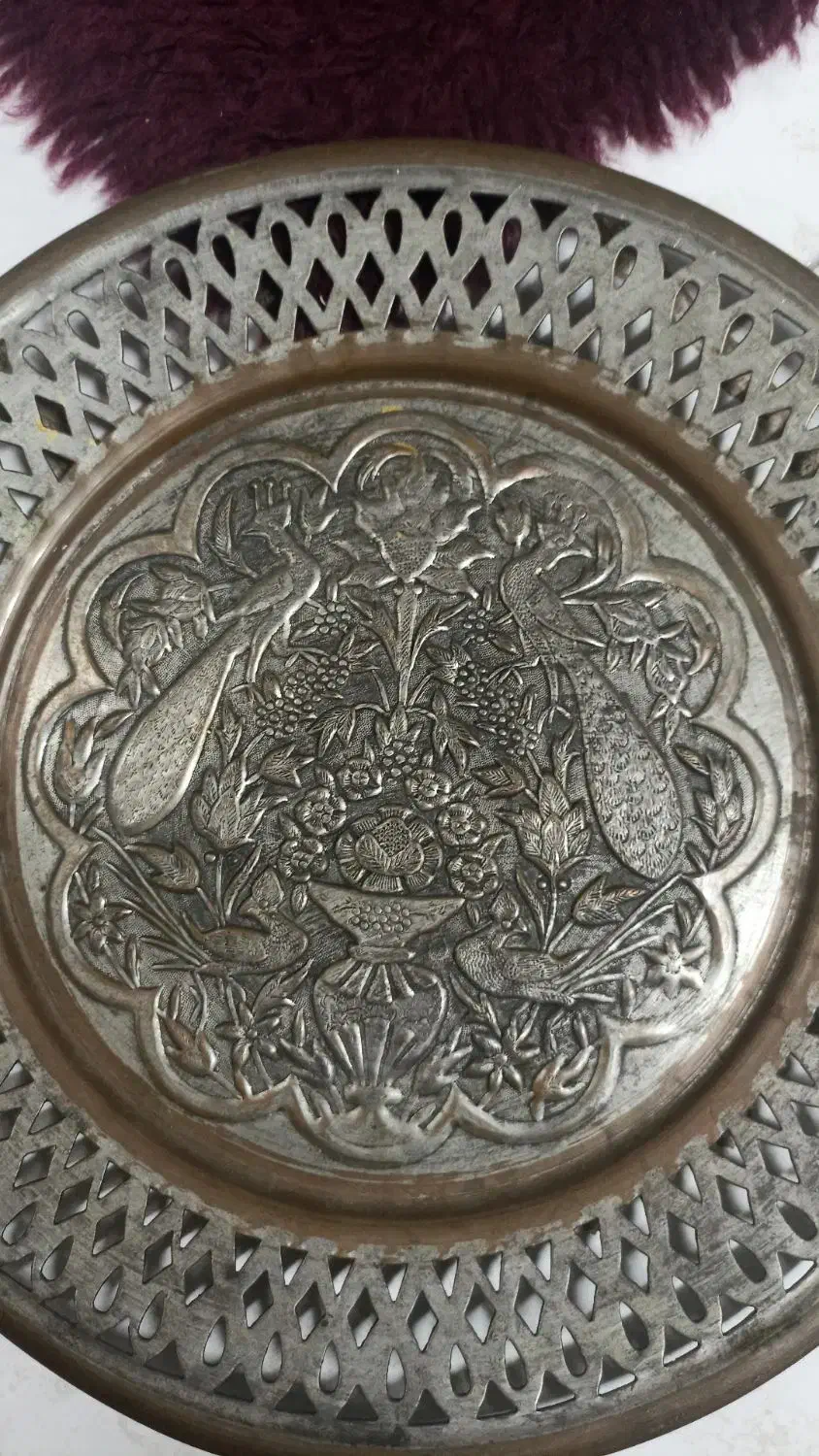 سینی مسی قدیمی قلم کاری شده فروش فوری|کلکسیون اشیاء عتیقه|ری, علایین|دیوار