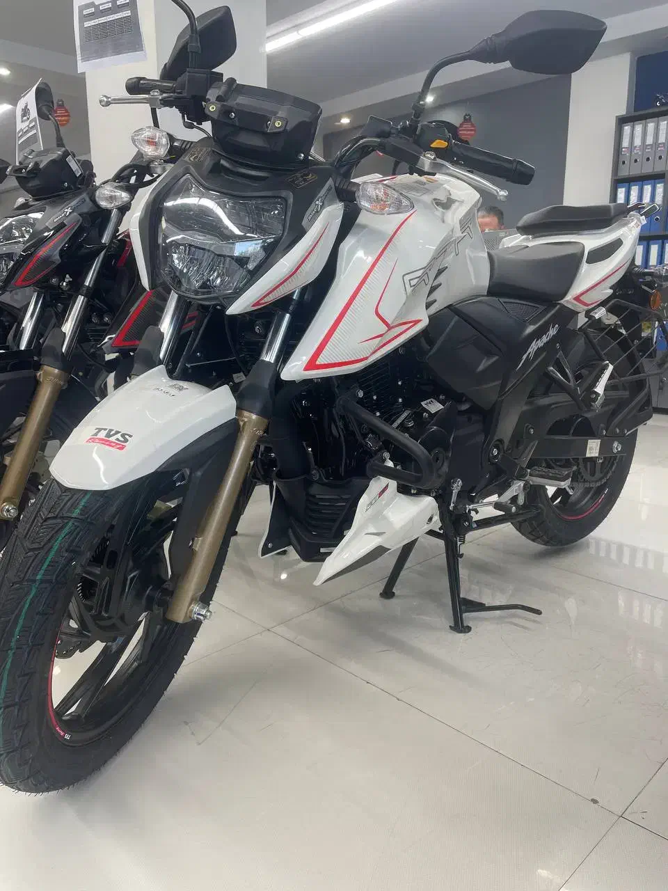 آپاچی ۲۰۰|موتورسیکلت|تهران, آبشار تهران (دریاچه)|دیوار