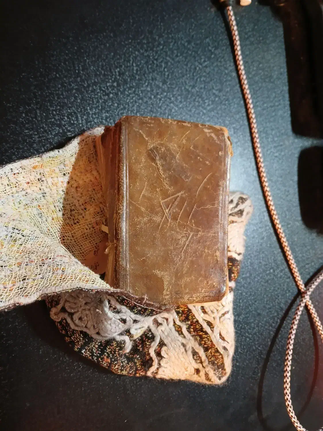 قرآن عتیقه قاجاری|کتاب و مجله تاریخی|تهران, باغ فیض|دیوار