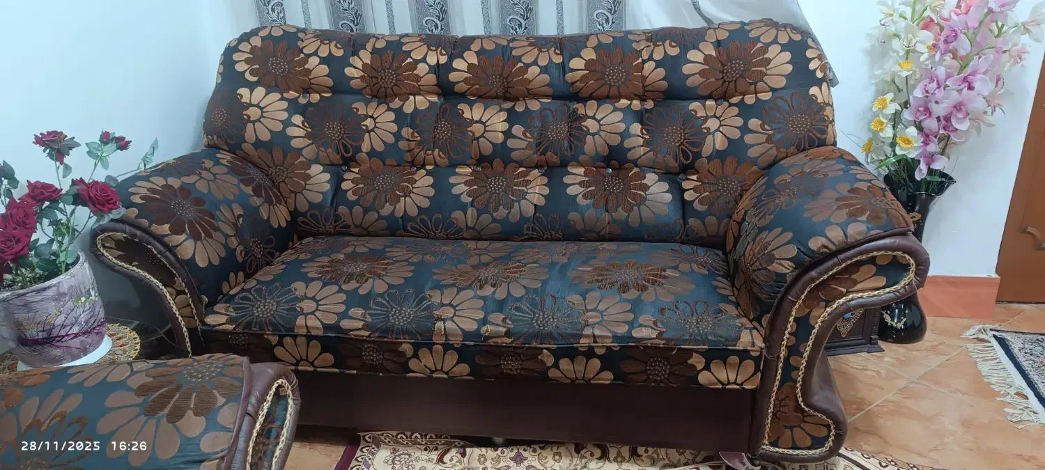 فروش مبل و جلو مبلی بدلیل کمبود جا|مبلمان خانگی و میز عسلی|صومعهسرا, |دیوار