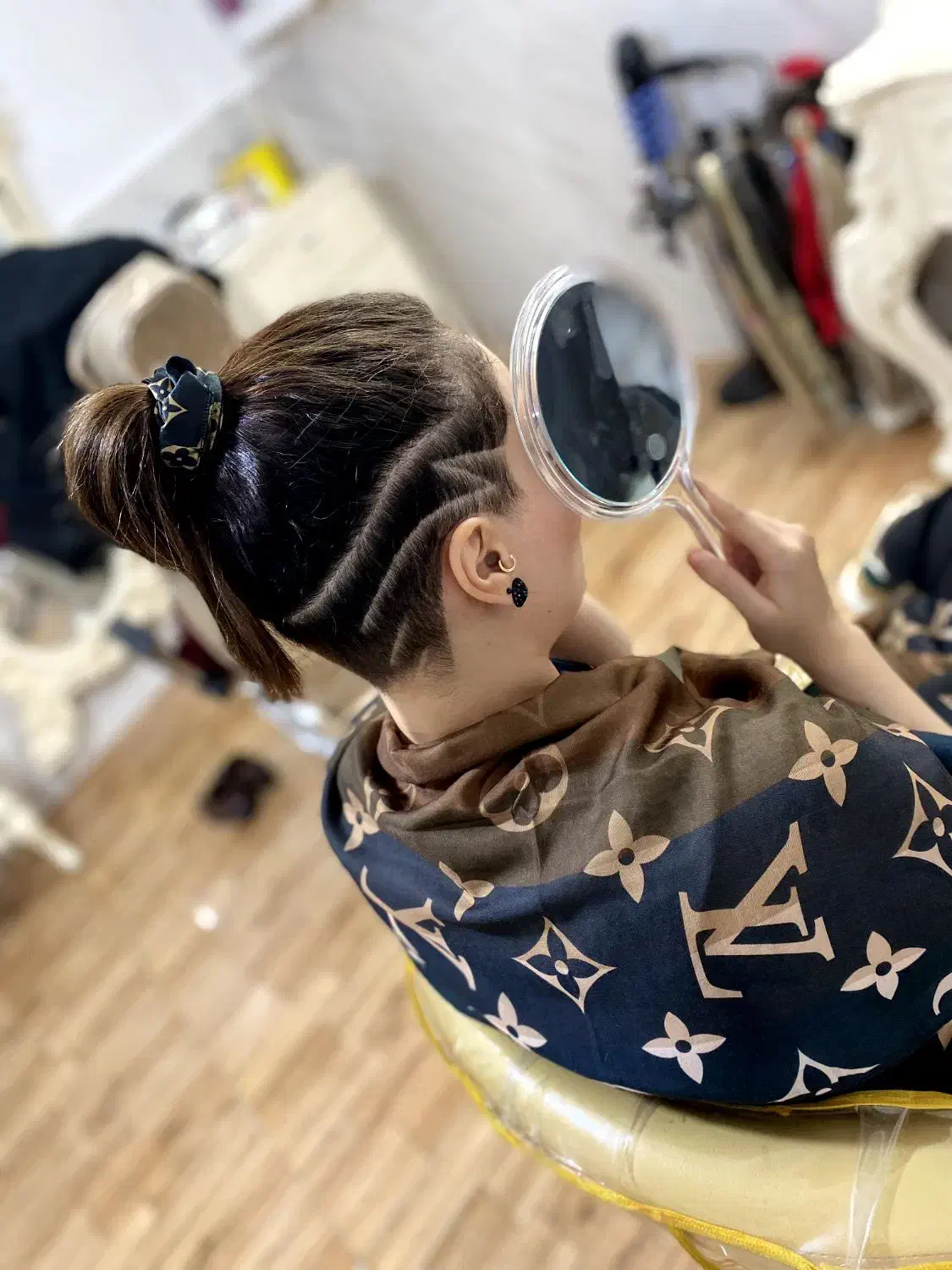 سالن زیبایی رخ طلایی|خدمات آرایشگری و زیبایی|یاسوج, |دیوار